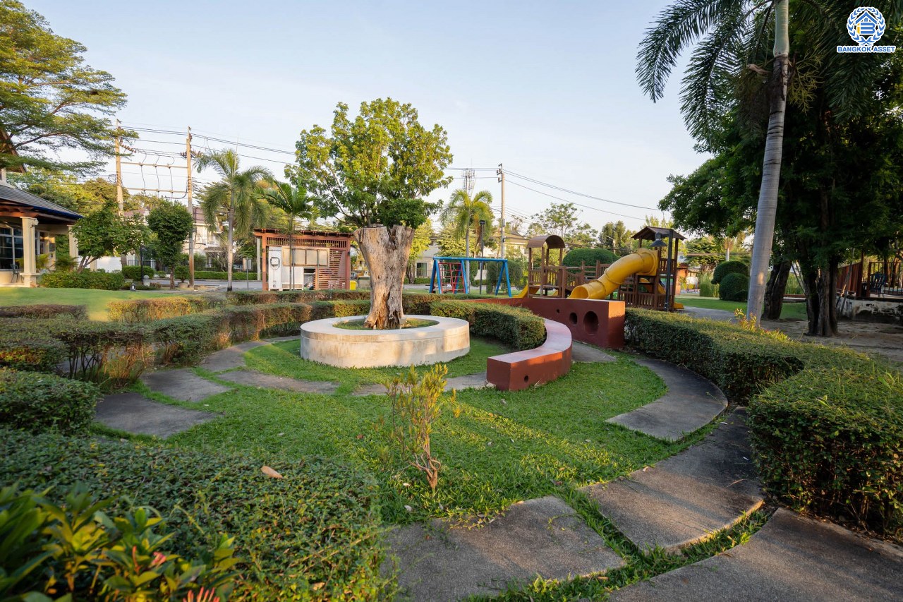 บ้านมือสองตกแต่งใหม่ โครงการ พฤกษ์ลดา1 บางใหญ่ บนเนื้อที่ 50 ตร.ว. ฟังก์ชัน 4 ห้องนอน (ห้องนอนชั้นล่าง 1 ห้อง) 2 ห้องน้ำ 2 ที่จอดรถ ทำเลเดินทางสะดวก เชื่อมต่อถนนกาญจนาภิเษก ใกล้รถไฟฟ้าสายสีม่วง "สถานีคลองบางไผ่" และทางด่วน "กาญจนาภิเษก"